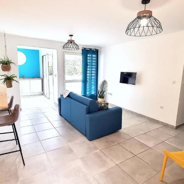 Appartement 2 chambres, avec jardin, grande terrasse, Barbecue, 8 min du centre ville, hotel in Fort-de-France