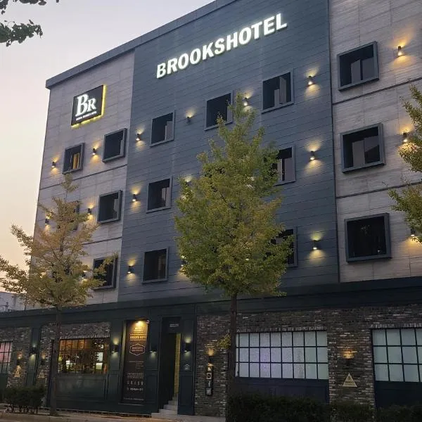 Brooks Hotel Tongyeong, hotel in Goseong