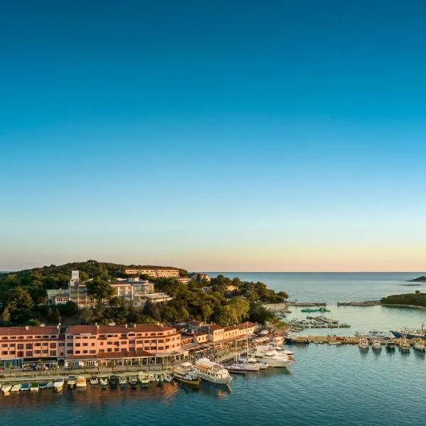 Maistra Select Riva Apartments, hotel v destinaci Vrsar