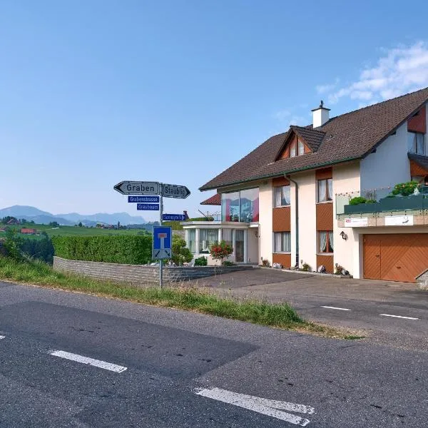 Ruhige Zimmer im Grünen und Studio im Naherholungsgebiet、Sigigenのホテル