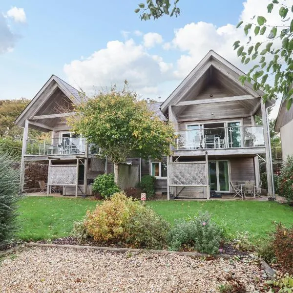 Swandown, 20 Poldon, hotel in Chard