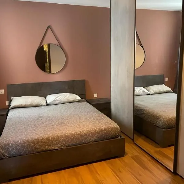 Airport Accommodation Bedroom with your own private Bathroom Self Check In and Self Check Out Air-condition Included, hotel a Mqabba