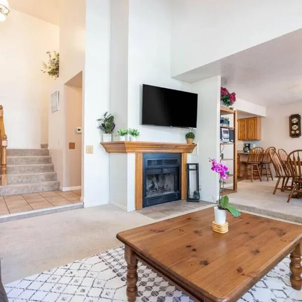 Wasatch Grove - Prvt Hot Tub, Close to Resorts!，位于Cottonwood Heights的酒店