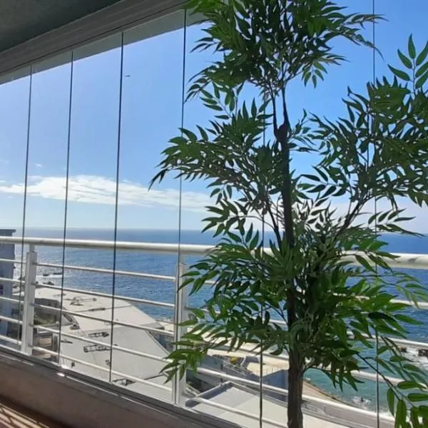 Maravilloso departamento con vista panorámica., hotel in Concón