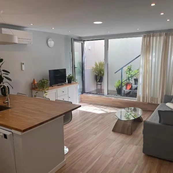 Modern Studio by the Airport-IFEMA, hotel in Madrid
