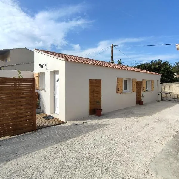 Paisible maisonnette à Entraigues sur la Sorgue, hotel v mestu Entraigues-sur-la-Sorgue