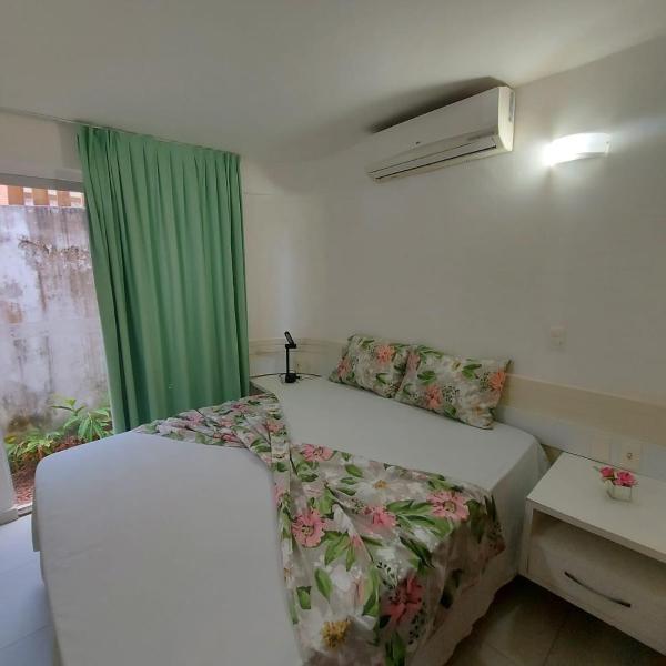 Confortável apartamento de 2 quartos para 5 pessoas, totalmente mobiliado, com wifi e netflix, localizado a uma quadra do calçadão da Praia de Ponta Neg,ra, prédio com piscina, churrasqueira e portaria virtual e eletrônica 24 horas - Foto 2