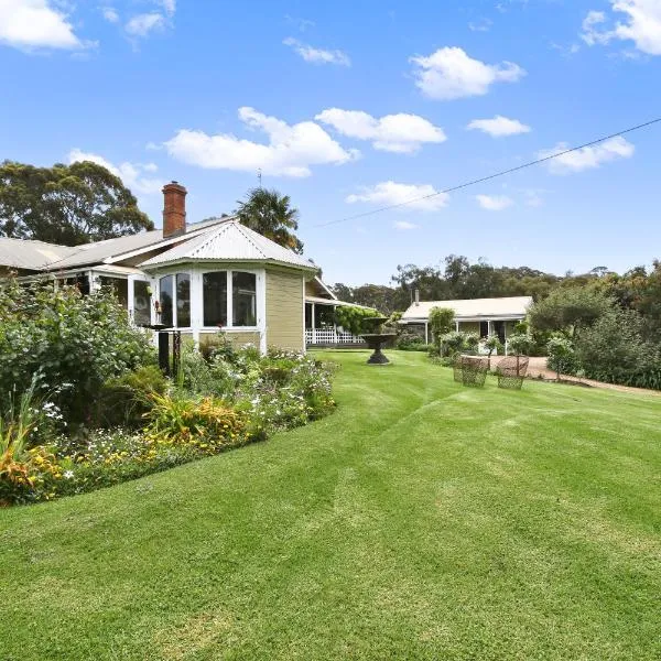 Clovelly Cottage, hotel in Metung