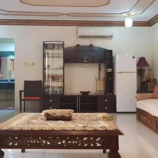 Family Environmental Studio/مجلس خارجي بفيلا سكنية, Hotel in Mu‘askar al Buşayyir