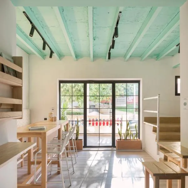 Forenna Hostel, hotel a El Arenal