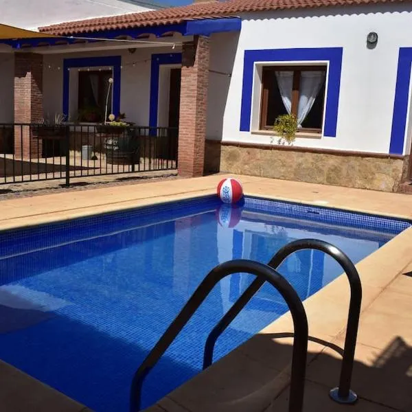 Vivienda con piscina, gimnasio y cocina campera, hotel in Villanueva de los Infantes