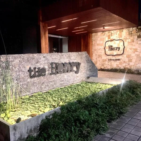 The Henry Hotel Roost Bacolod, hôtel à Bacolod