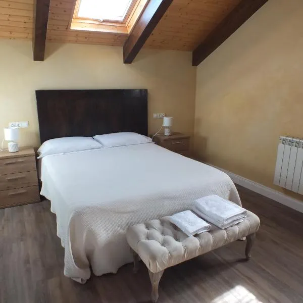 Apartamentos Puerta del Castro, hotel v destinaci Coaña