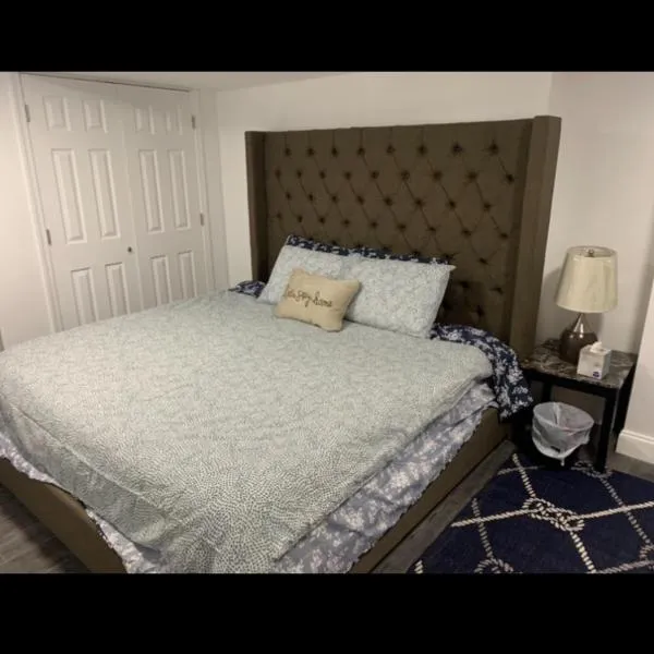 Brand new bedroom with Tv next JHU, hotel v destinaci Baltimore