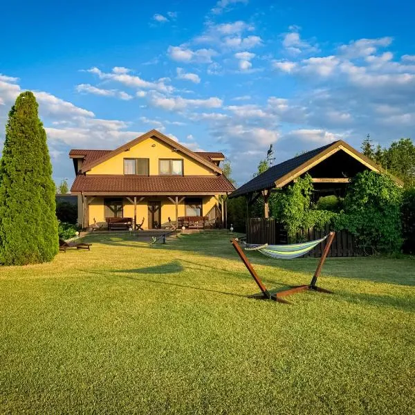 Prosportówek - Powidz - Dom Bliźniak nad Jeziorem z Dużym Ogrodem, hotel in Powidz