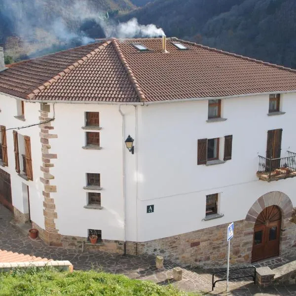Matxitxulo Family Rooms, hotel v destinaci Ezkurra