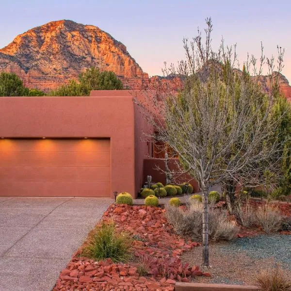 Luxury Sedona Living Remodeled with Red Rock Views!, hotel v destinaci Sedona
