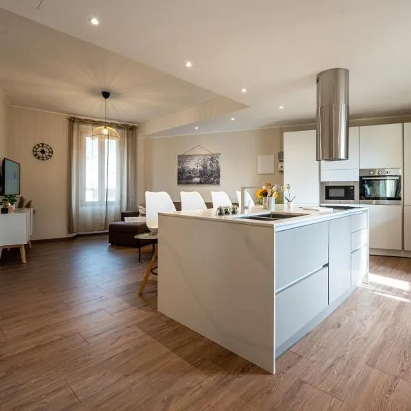 Modern apartment in Gravedona - Larihome A14, khách sạn ở Gravedona