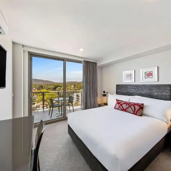 Adina Serviced Apartments Canberra Dickson, hotel in Canberra
