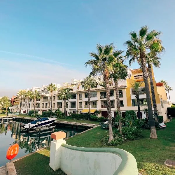 Sotogrande Alboaire- Waterfront luxury 4 bedroom Apt in the Marina of Sotogrande、ソトグランデのホテル