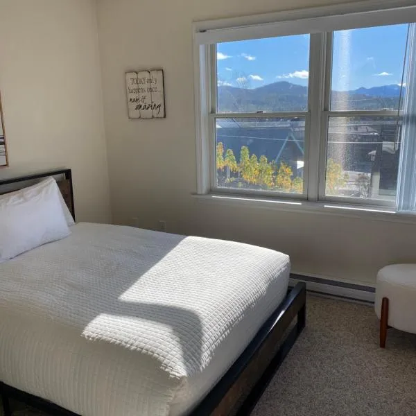 Central Lake Placid Mountain Views, hotel v destinaci Lake Placid