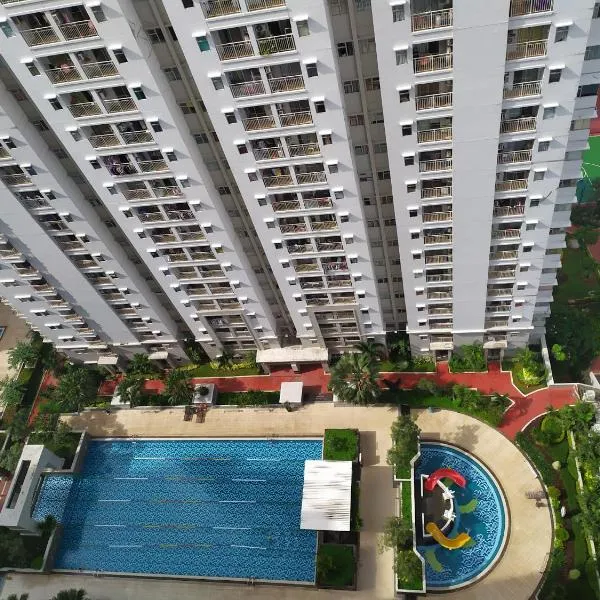 Classy! 2BR Apartment - Modern Comfort in West Jakarta CBD, khách sạn ở Jakarta