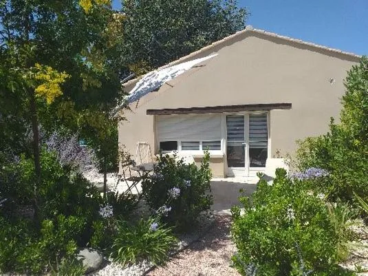 Studio"Le Petit Jas", hotel em Châteauneuf-de-Gadagne