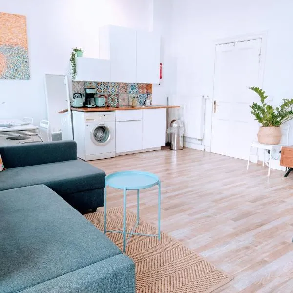 Cozy studio in Friedrichshain, 4 quiet guests only, hotelli Berliinissä