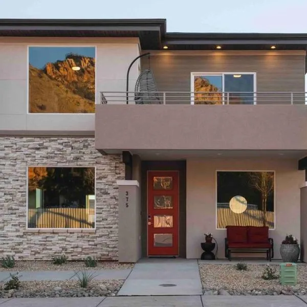 Majestic Zion Cottage with hot tub in Hildale, hotel v destinaci Hildale