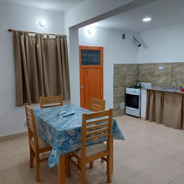 DEPARTAMENTO CON COCHERA ( COMPLEJO FRENCH ), hotel en La Rioja