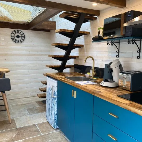 La Tiny Blue - maison insolite pour 2 - sans Tv, hotel v destinaci Saint-Aignan
