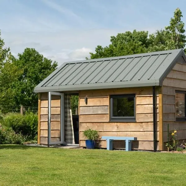 La'al Cabin, tiny home, unique space Eden Valley Cumbria, hotel in Ainstable