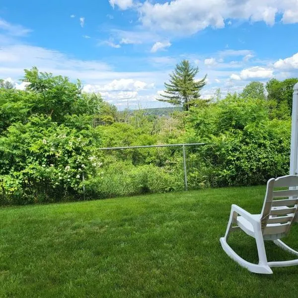 Cute 2 bdrm Condo walking distance to Weirs Beach!, hotel em Laconia