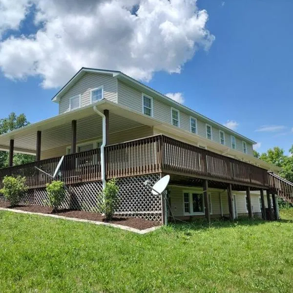 Backwoods Family Getaway! 3 Bedroom house!, hotel v destinaci Yanceyville