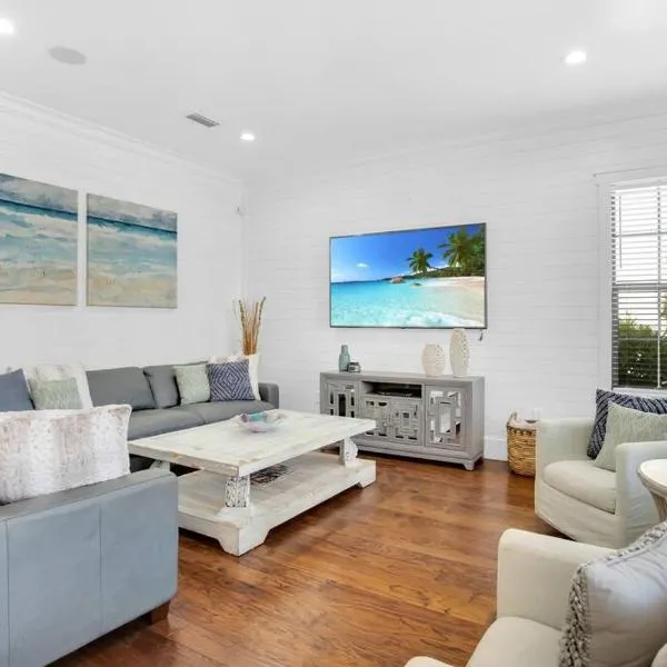Large 4 bedroom with bunk room and 2 golf carts!, hotell sihtkohas Destin