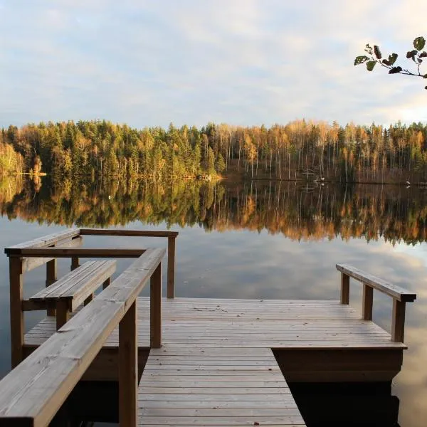Cozy Cabin by the Lake, hotel v destinaci Gennarby