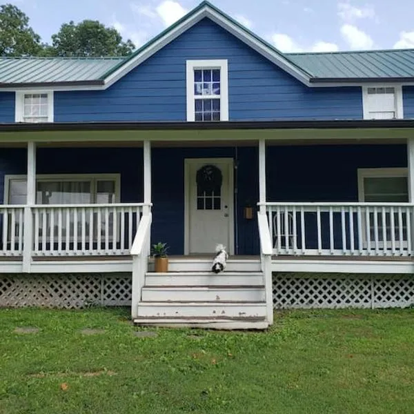 Red River Gorge Farmhouse 50 Acres、Rogersのホテル