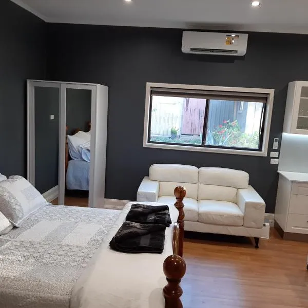 Maple Leaf Cottage, hotel v destinaci Dubbo