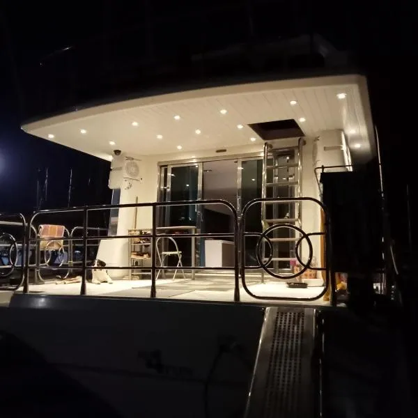 Loc de cabines sur Yacht, hotel v destinaci Gruissan