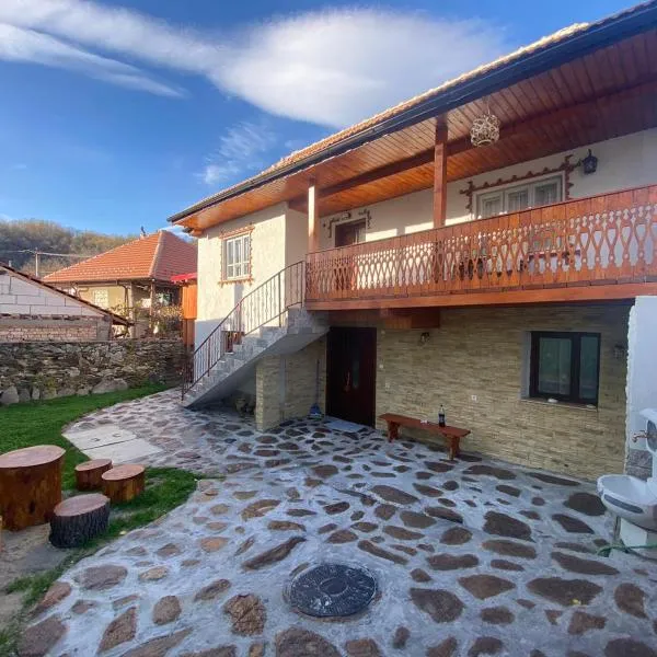 Casa Cireșu, hotel in Cireşu