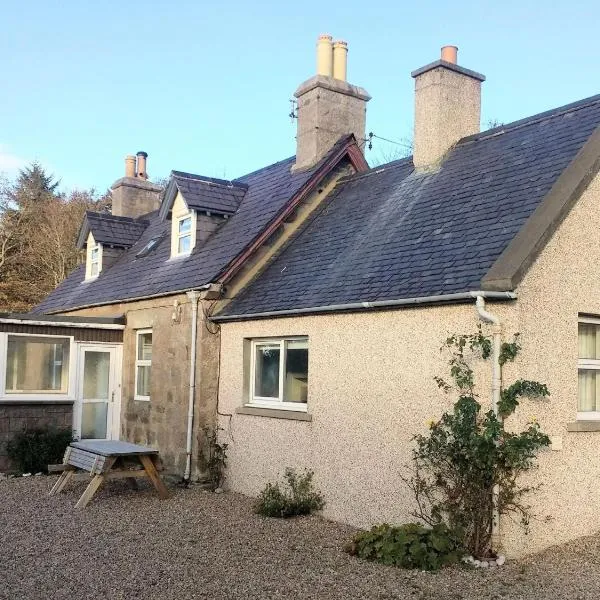 Kildinguie - Traditional Cottage - on NC 500 Route, hotel in Tongue