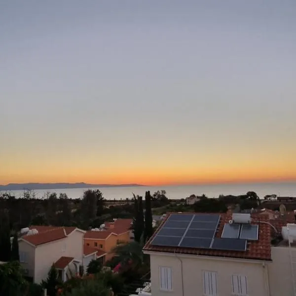 Fab Sea and Mountain View Villa, walking distance from the Sandy Beach, hotell i Yialia