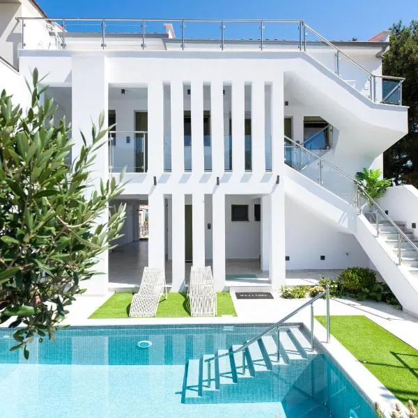 Albatros Beach House, hotel in Limenas