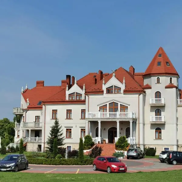 Pałac Koronny Noclegi & Wypoczynek, hotel di Brynica Mokra