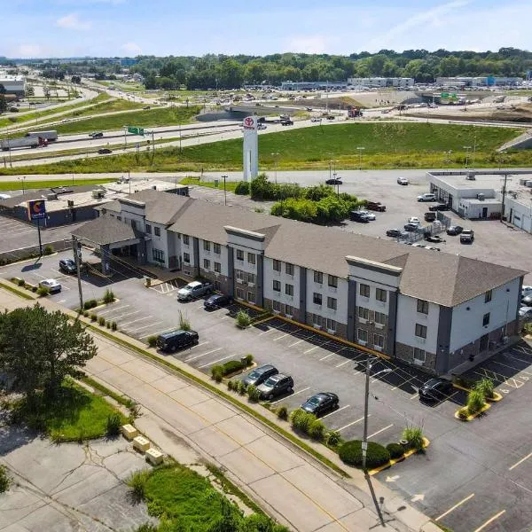 Comfort Inn & Suites St Louis-Hazelwood, hotel in Edmundson