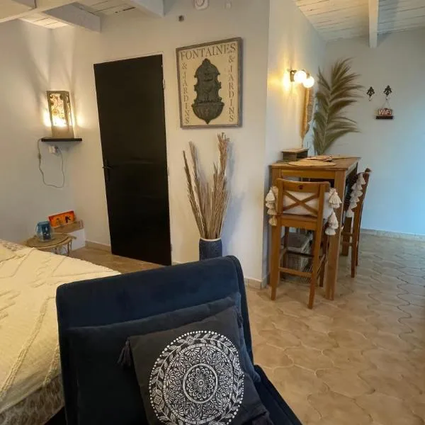 Chambre indépendante au Joli Mazet à Nîmes idéalement situé entre la garrigue et la ville, hotel v destinaci Nîmes