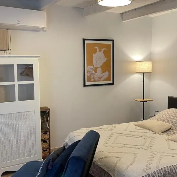 Chambre indépendante au Joli Mazet à Nîmes idéalement situé entre la garrigue et la ville, hotel din Nîmes