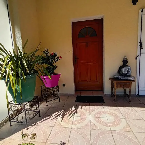 Chambres d'hôtes au pied des Pyrénées, hotel en Ozon