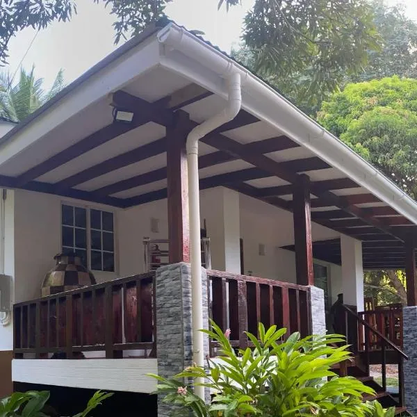 Blissful hill top Apartment, hotel in Anse Possession