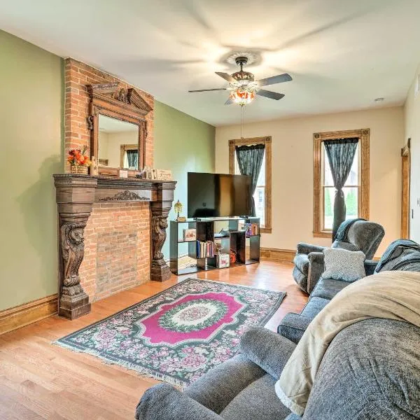 Less Than 1 Mi to Downtown Historic Dubuque Gem!, hotel in Dubuque